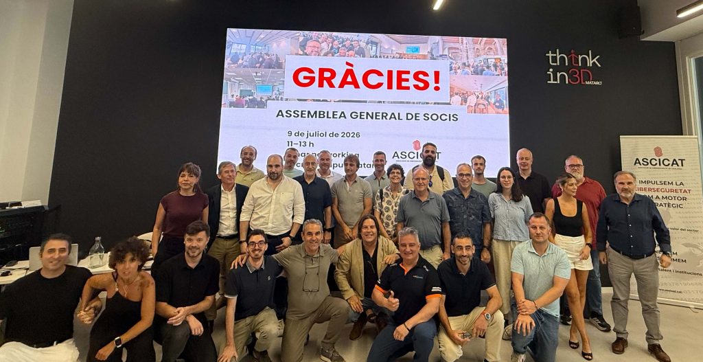 Participantes de la Asamblea General de ASCICAT junto al equipo de Reditelsa tras la jornada